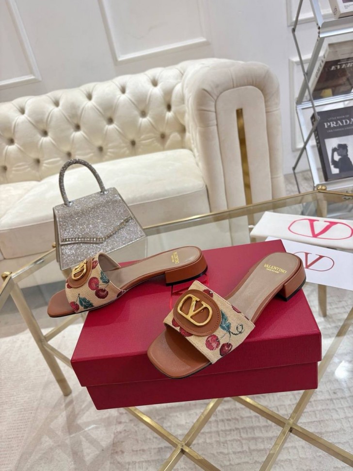Шлепки Valentino