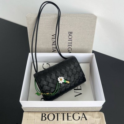 Сумка Bottega Veneta Andiamo Daisy 
