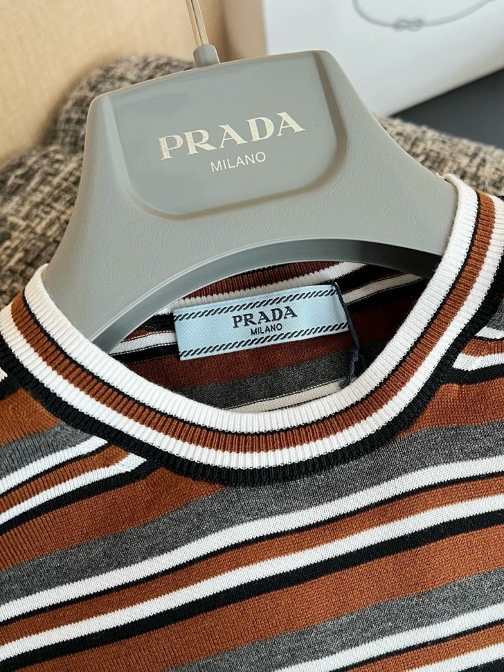 Футболка Prada    