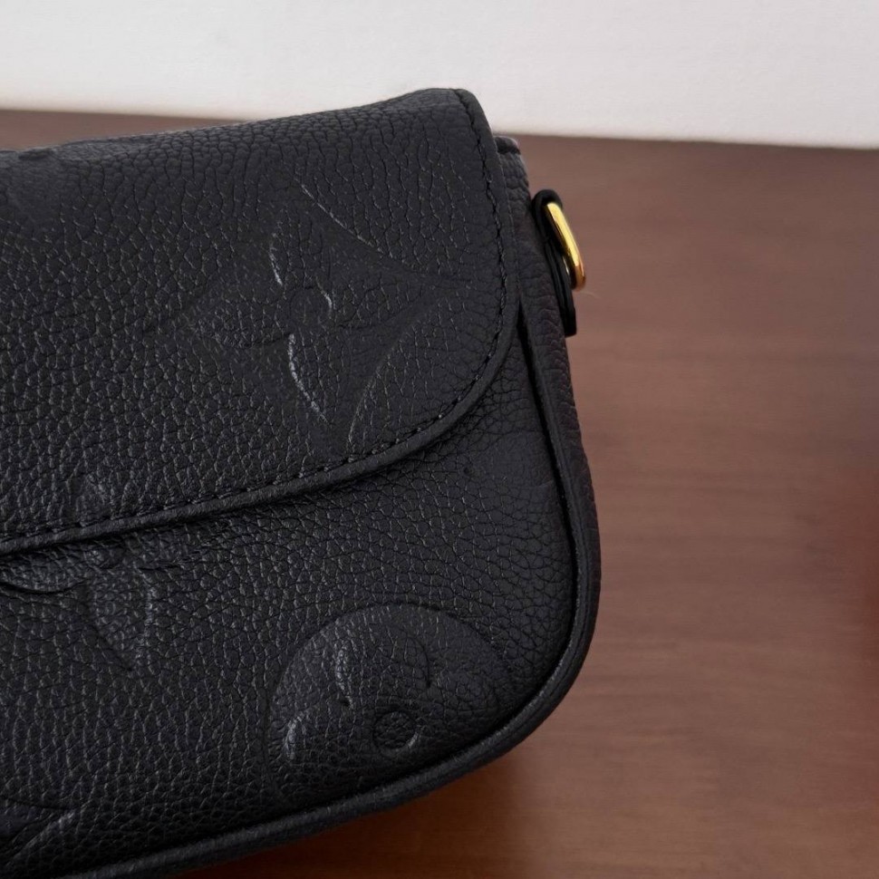 Сумка Louis Vuitton Wallet on Chain Ivy