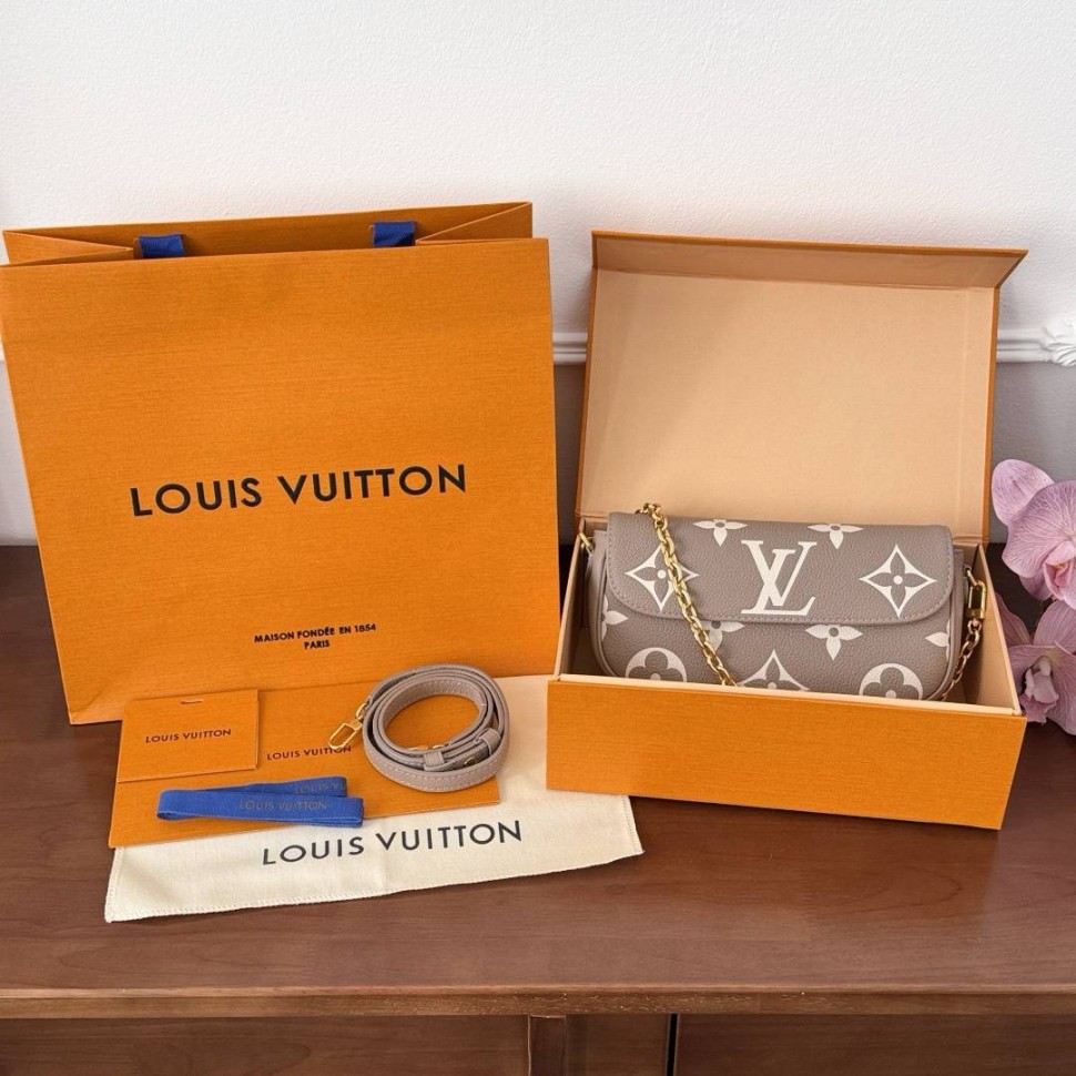 Сумка Louis Vuitton Wallet on Chain Ivy