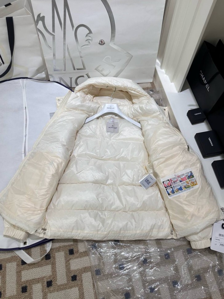 Пуховик Moncler     