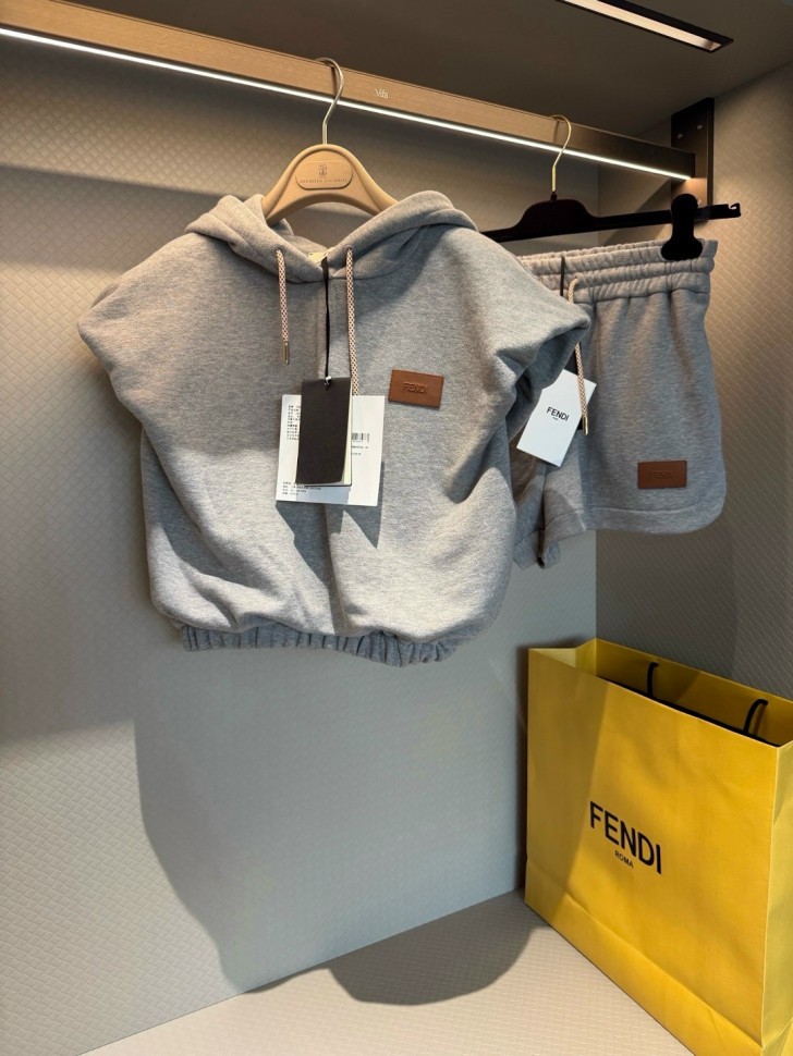 Худи FENDI   