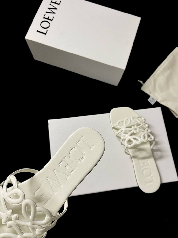 Шлепки Loewe