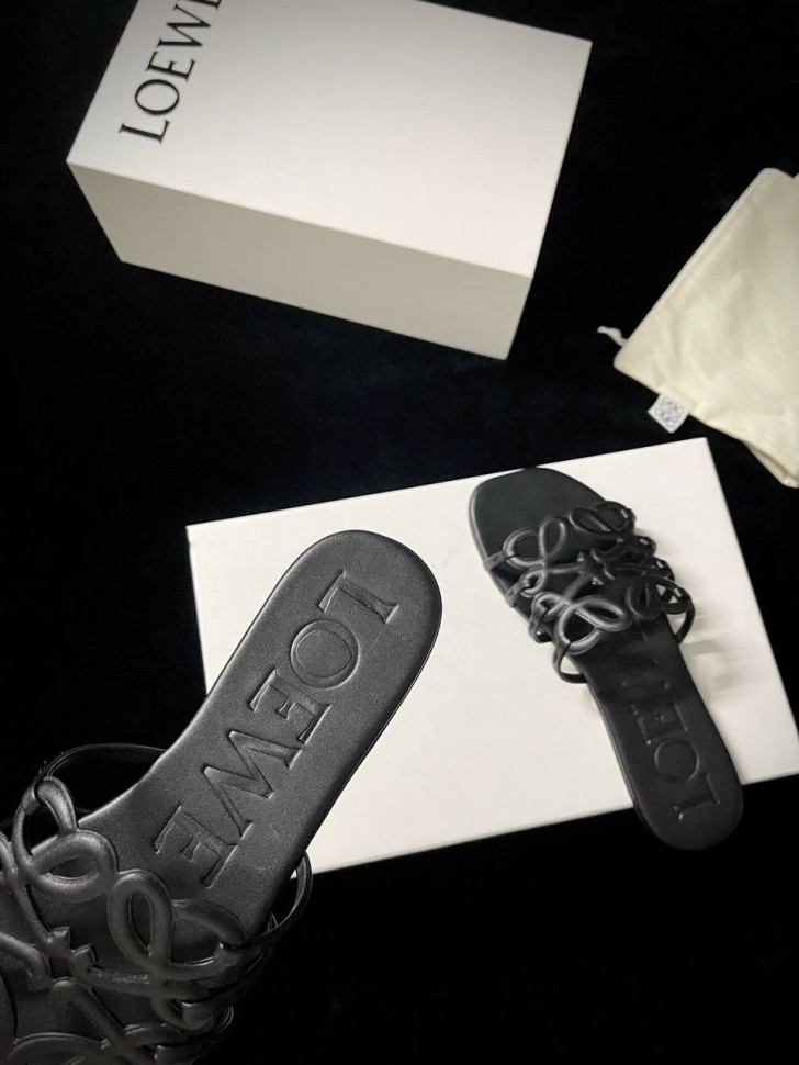 Шлепки Loewe