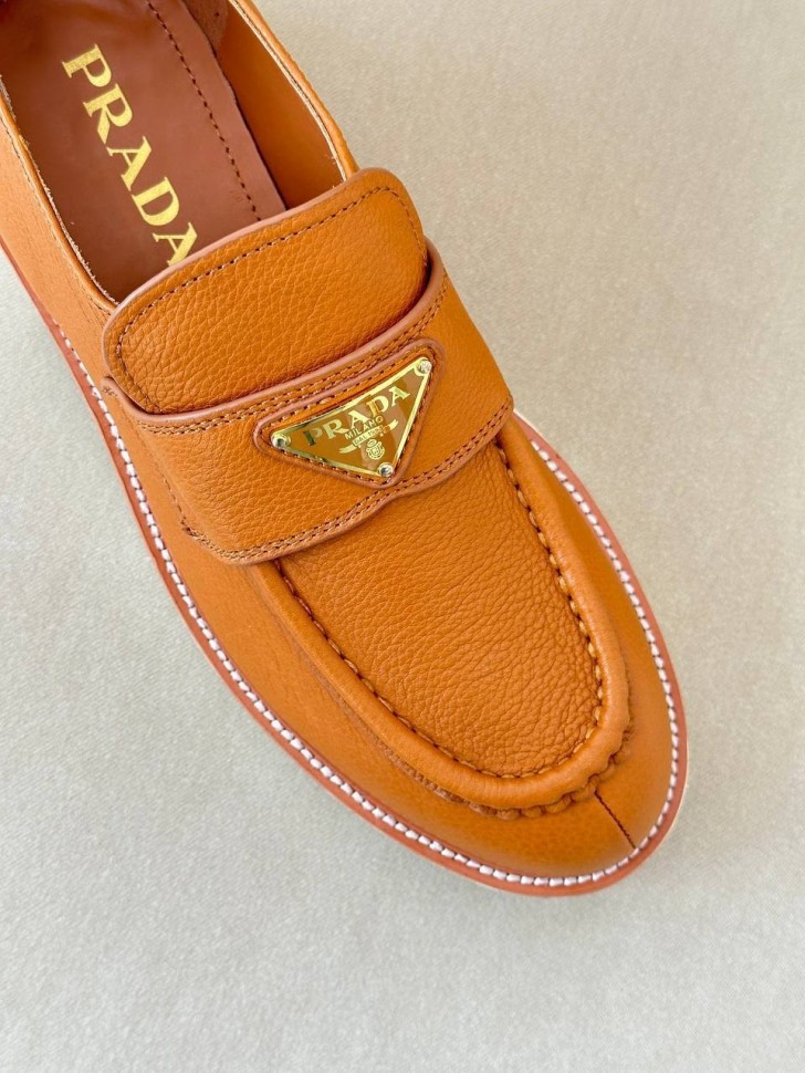 Кожаные лоуферы Prada