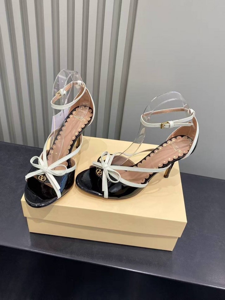 Босоножки Valentino