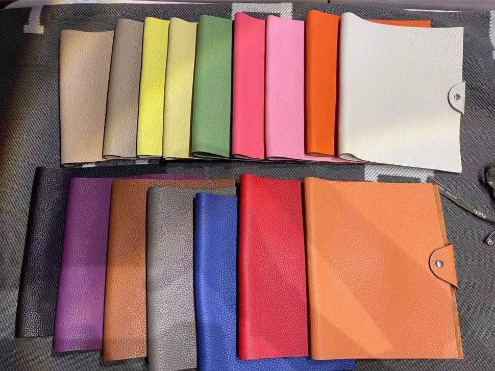 Нелинованый ежедневник Hermes в коже Togo