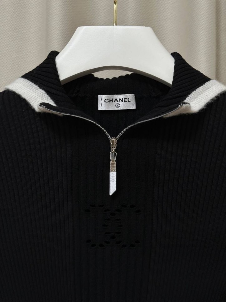 Топ Chanel с капюшоном