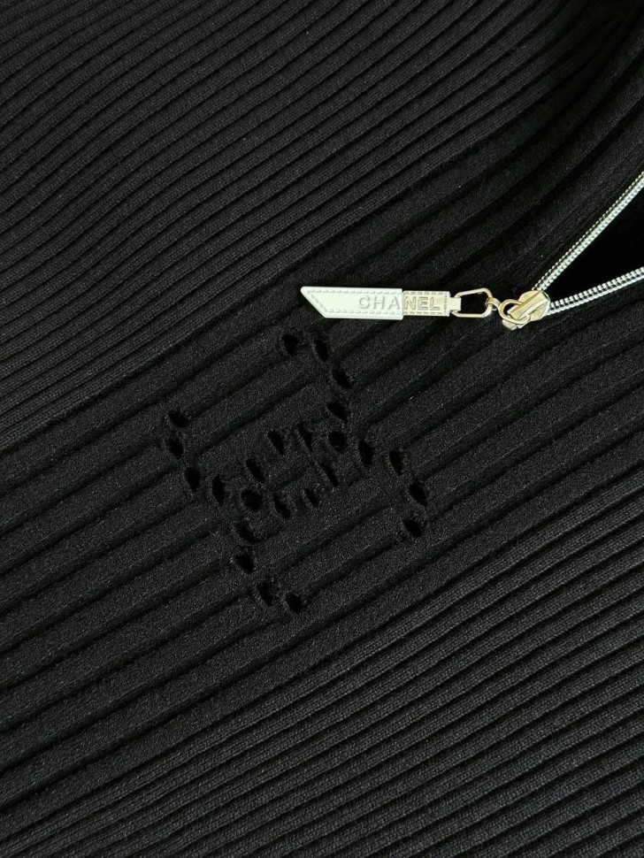 Топ Chanel с капюшоном