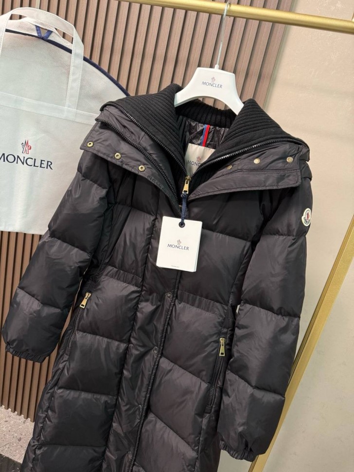 Пуховик Moncler