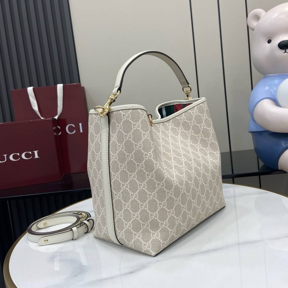 Сумка Gucci Emblem Small Bucket