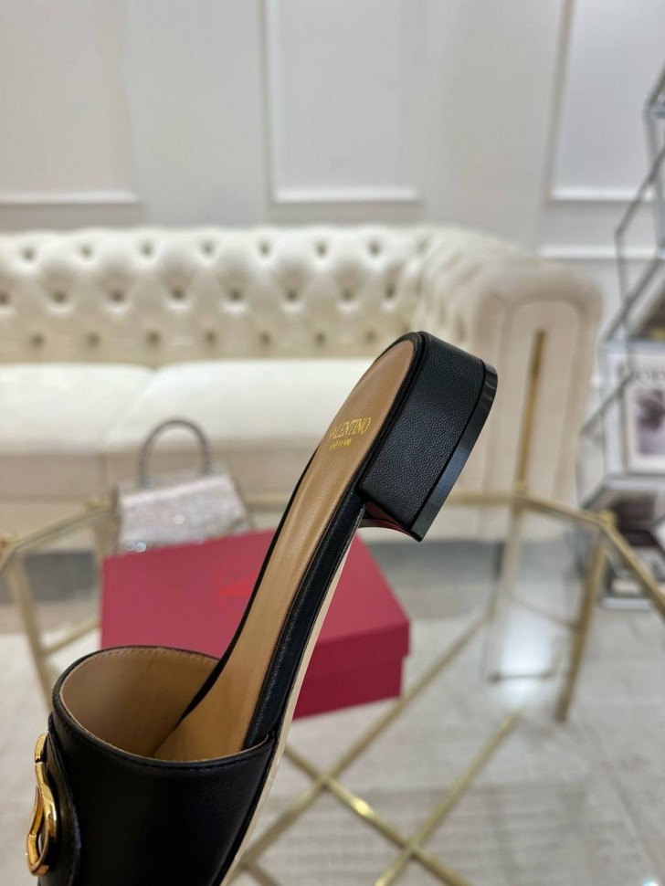 Шлепки Valentino