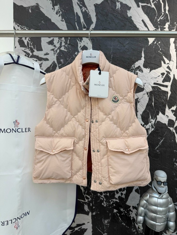 Жилет Moncler       