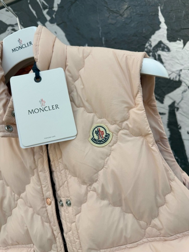 Жилет Moncler       