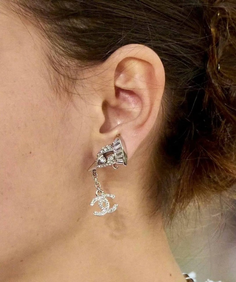 Серьги Chanel коллекция весна-лето 2025