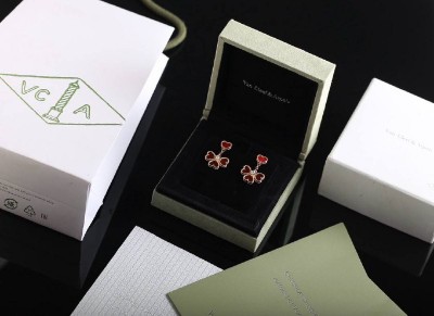 Серьги Van Cleef &amp; Arpels