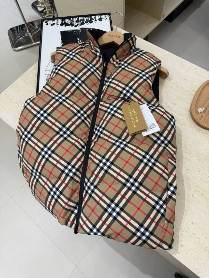 Жилет Burberry