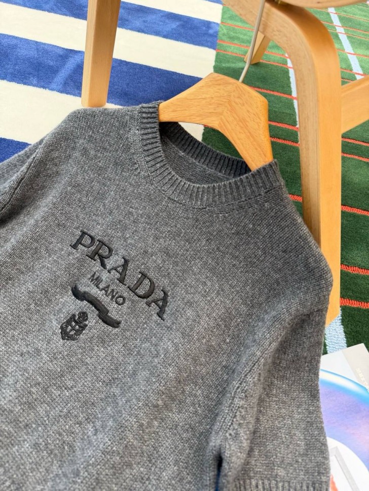 Топ Prada  