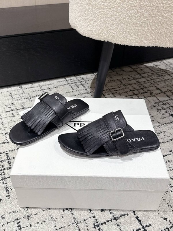 Шлепки Prada