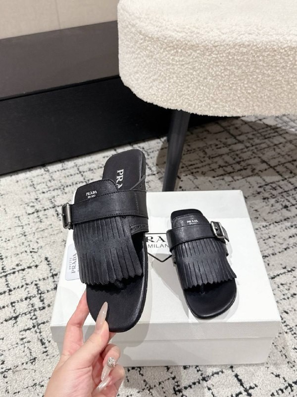 Шлепки Prada