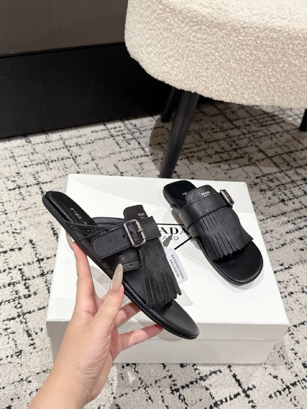 Шлепки Prada