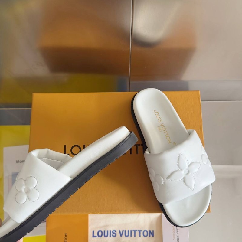 Шлепки Louis Vuitton