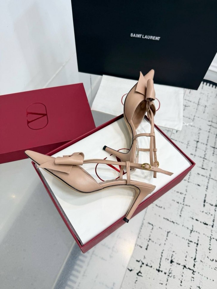Слингбэки Valentino
