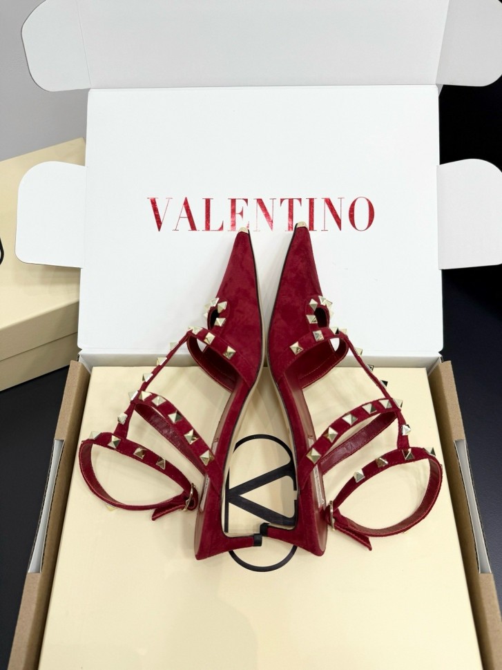 Слингбэки Valentino