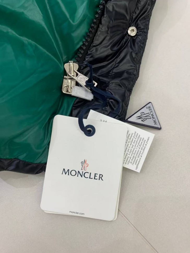 Пуховик Moncler 