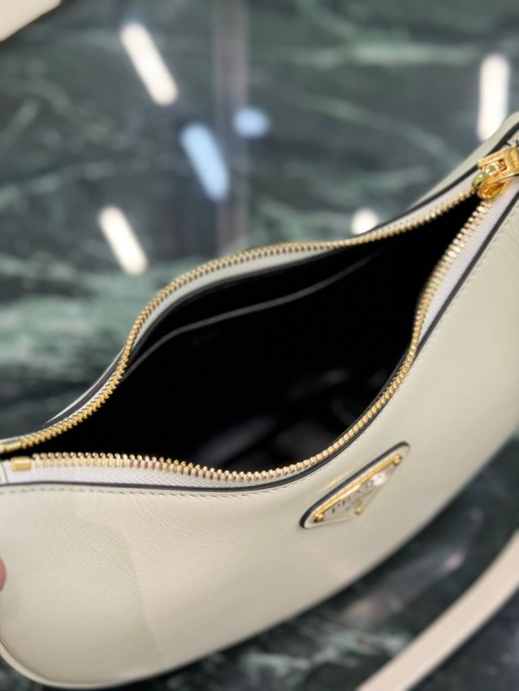 Сумка Prada Moon   