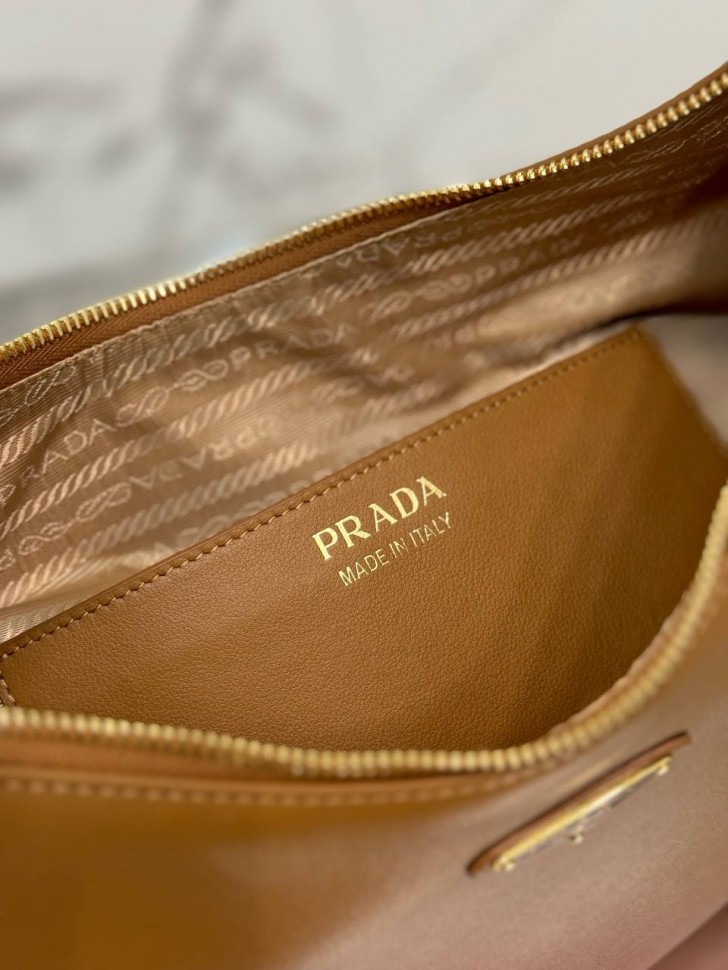 Сумка Prada Moon    