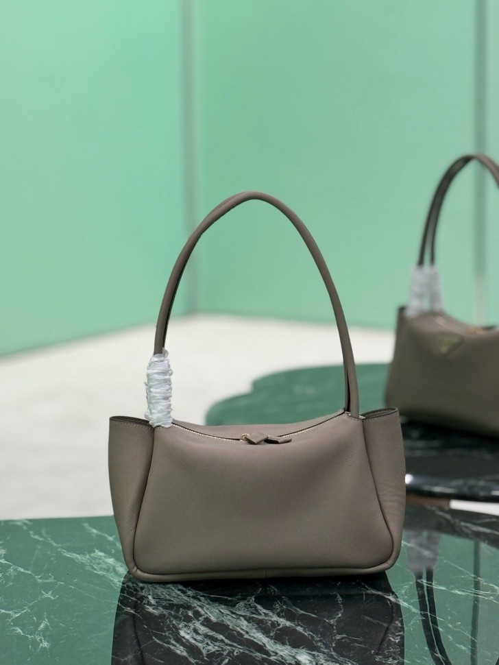 Сумка Prada