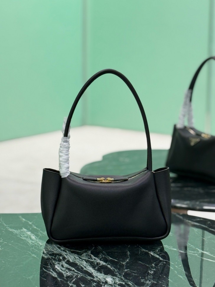 Сумка Prada