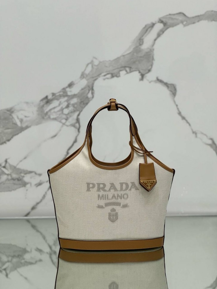 Сумка Prada          
