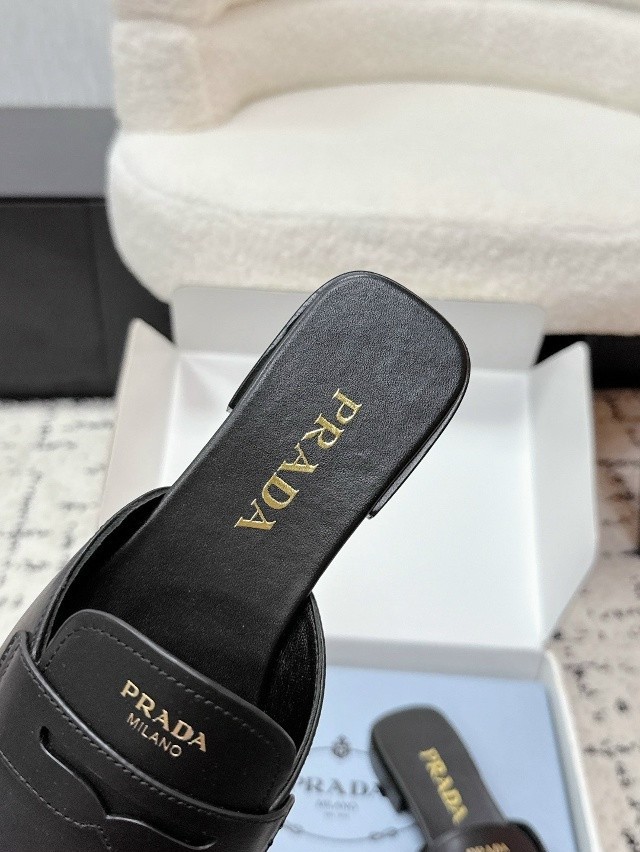 Шлепки Prada 