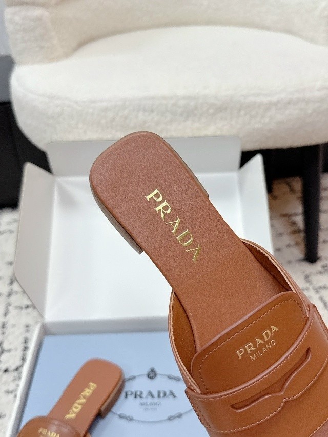 Шлепки Prada  