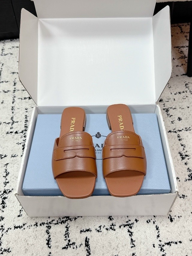 Шлепки Prada  